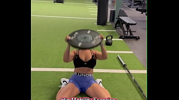 25lb overhead strengthens shoudlers traps & triceps hip mobility strengthens hip flexors i comp