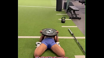 25lb overhead strengthens shoudlers traps & triceps hip mobility strengthens hip flexors i comp