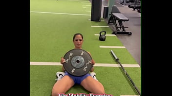 25lb overhead strengthens shoudlers traps & triceps hip mobility strengthens hip flexors i comp