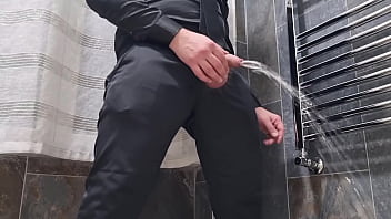 Amatoriale in eleganza sborra in abito elegante e un cazzo enorme ragazzo sexy italiano