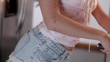 Penelope woods cooks to get creampied