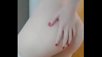 Loira gostosa dançando