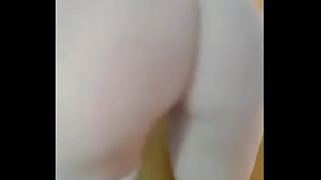 Loira gostosa dançando