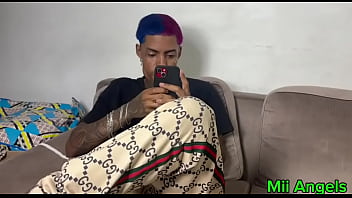 Erraram o buraco e enfiaram no cuzinho virgem dela ela até chorou