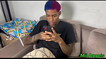 Erraram o buraco e enfiaram no cuzinho virgem dela ela até chorou