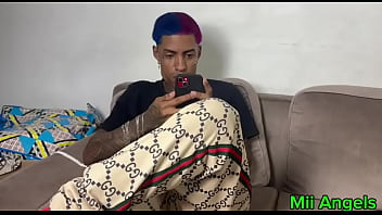 Erraram o buraco e enfiaram no cuzinho virgem dela ela até chorou