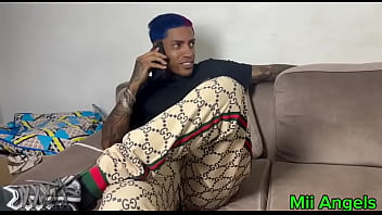 Erraram o buraco e enfiaram no cuzinho virgem dela ela até chorou