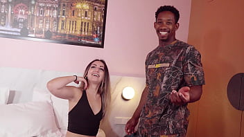 Me follo a una chica ramdon que me encuentro por la calle y la detono bien duro