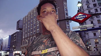 Me follo a una chica ramdon que me encuentro por la calle y la detono bien duro