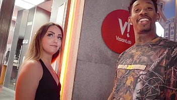 Me follo a una chica ramdon que me encuentro por la calle y la detono bien duro