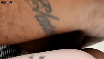 Lindas novinhas deram gostoso a buceta para homem depois de pedalarem sentando a pica gosando muito nelas