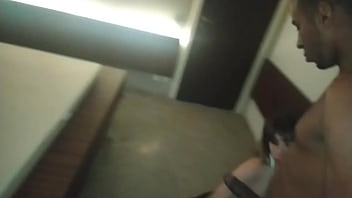 Conheci o negro top delícia numa festa de swing e passei a balada inteira transando com ele