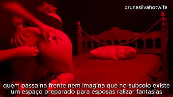 Mulher casada no gang bang anal com oito machos