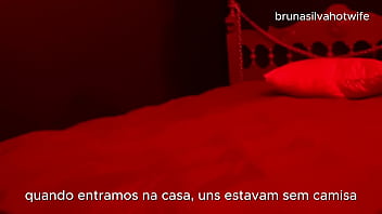Mulher casada no gang bang anal com oito machos