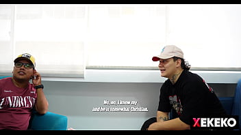 Mi hermanastra puta se deja observar por mi mientras mi mejor amigo se la folla en la sala