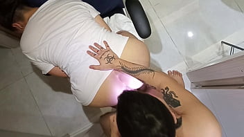 Omg la cámara del techo grabó lo que le hice a mi hermanastra