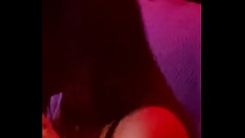 Mi amiga baja a pasarlo bien