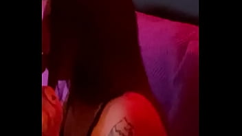 Mi amiga baja a pasarlo bien