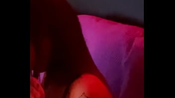 Mi amiga baja a pasarlo bien