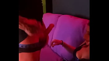 Mi amiga baja a pasarlo bien