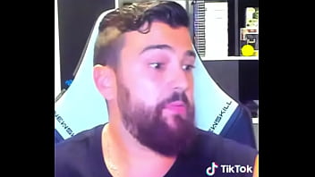 Mi amigo es demasiado homo en mas noches con los amigos