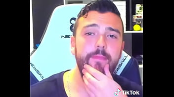 Mi amigo es demasiado homo en mas noches con los amigos