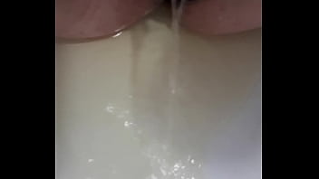 Pisstribute und video für analischen
