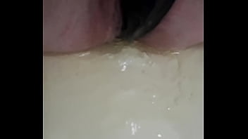 Pisstribute und video für analischen