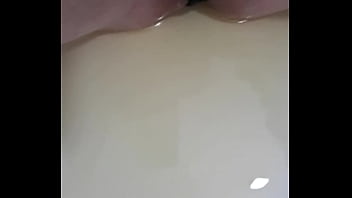 Pisstribute und video für analischen