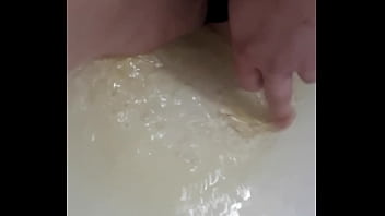 Pisstribute und video für analischen