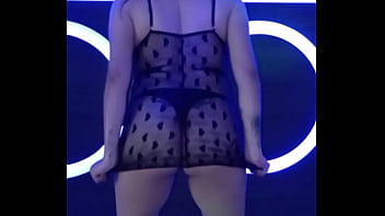 Pide verga y mueve nalgas