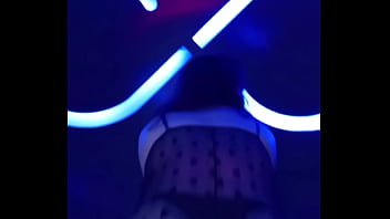 Pide verga y mueve nalgas