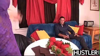 Vixen asshole stretched with big cock