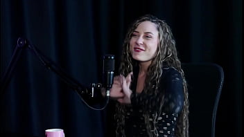 Aproveitou os nudes para monetizar fez foto se masturbando com banana e gosta de fazer atendimento mas jujube delícia sheer red