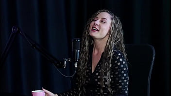 Aproveitou os nudes para monetizar fez foto se masturbando com banana e gosta de fazer atendimento mas jujube delícia sheer red