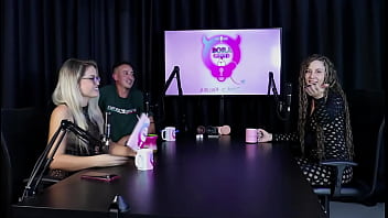 Aproveitou os nudes para monetizar fez foto se masturbando com banana e gosta de fazer atendimento mas jujube delícia sheer red