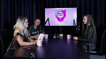 Aproveitou os nudes para monetizar fez foto se masturbando com banana e gosta de fazer atendimento mas jujube delícia sheer red