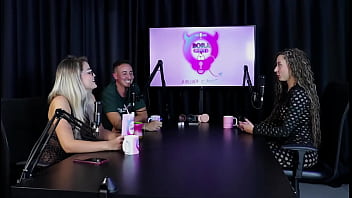 Aproveitou os nudes para monetizar fez foto se masturbando com banana e gosta de fazer atendimento mas jujube delícia sheer red