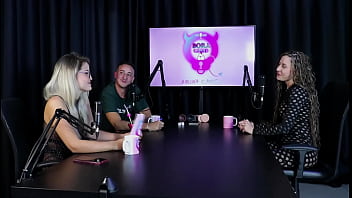 Aproveitou os nudes para monetizar fez foto se masturbando com banana e gosta de fazer atendimento mas jujube delícia sheer red