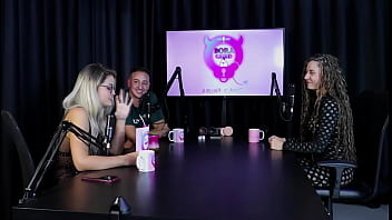 Aproveitou os nudes para monetizar fez foto se masturbando com banana e gosta de fazer atendimento mas jujube delícia sheer red