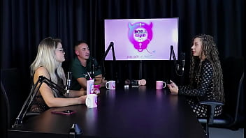 Aproveitou os nudes para monetizar fez foto se masturbando com banana e gosta de fazer atendimento mas jujube delícia sheer red