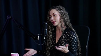 Aproveitou os nudes para monetizar fez foto se masturbando com banana e gosta de fazer atendimento mas jujube delícia sheer red