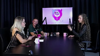 Aproveitou os nudes para monetizar fez foto se masturbando com banana e gosta de fazer atendimento mas jujube delícia sheer red