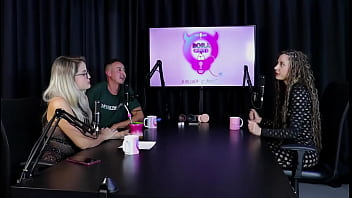 Aproveitou os nudes para monetizar fez foto se masturbando com banana e gosta de fazer atendimento mas jujube delícia sheer red