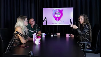 Aproveitou os nudes para monetizar fez foto se masturbando com banana e gosta de fazer atendimento mas jujube delícia sheer red