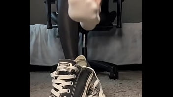 It's time for you to test the scent of my sweaty feet #smelly #sweatysoles #feetfetish #whitesocks #