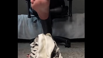 It's time for you to test the scent of my sweaty feet #smelly #sweatysoles #feetfetish #whitesocks # It's time for you to test the scent of my sweaty feet #smelly #sweatysoles #feetfetish #whitesocks #