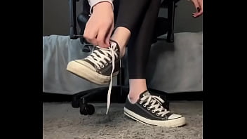 It's time for you to test the scent of my sweaty feet #smelly #sweatysoles #feetfetish #whitesocks #