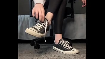 It's time for you to test the scent of my sweaty feet #smelly #sweatysoles #feetfetish #whitesocks #