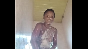 Crazybitch cleaning her body thoroughly